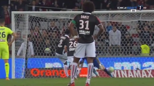 暂停关闭皮斯胡安球场，塞维利亚足球俱乐部坚决反对不公平处罚（塞维利亚俱乐部强烈抗议不公惩罚，反对暂时关闭皮斯胡安球场）