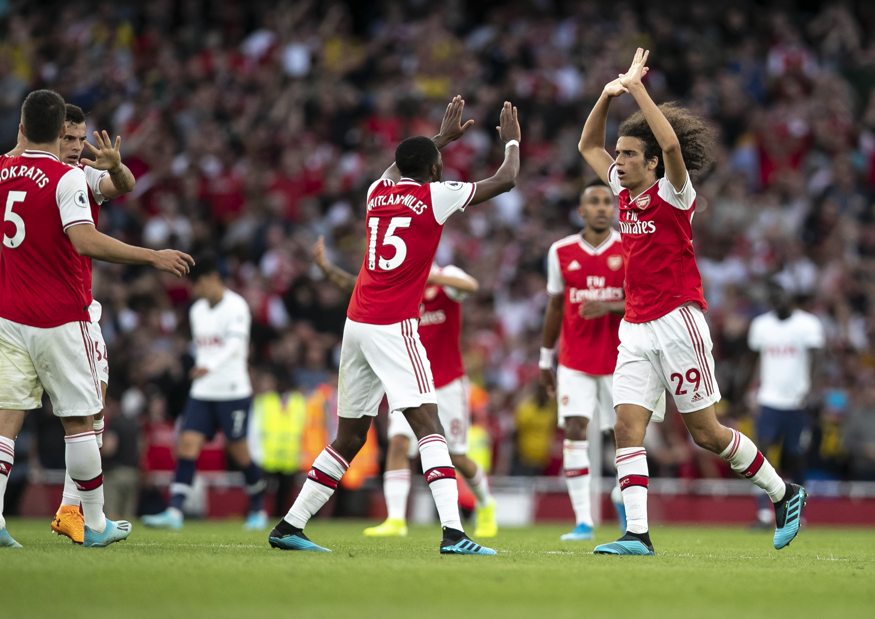 王楚钦孙颖莎续约洛杉矶，用默契降维打击新赛制（王楚钦孙颖莎洛杉矶续约，默契组合降维压制新赛制）