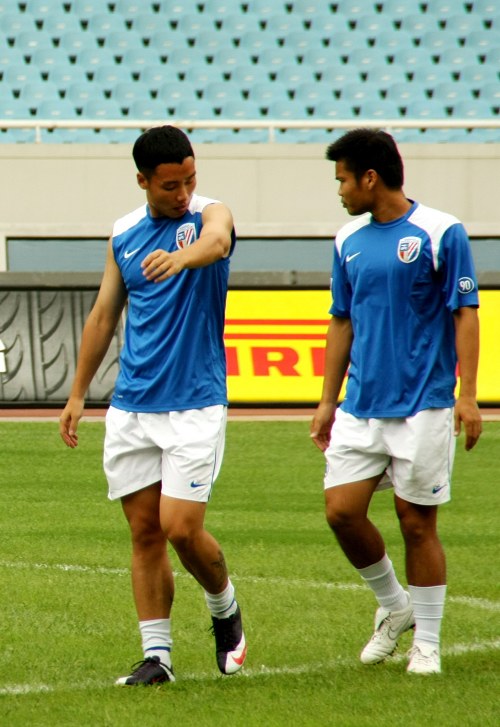 马卡：阿劳霍恢复顺利，计划在新年第一场比赛中回归（马卡：阿劳霍恢复良好，预计将在新年首战复出）