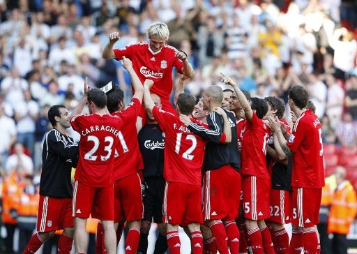 国乒输单打！王皓盯着王楚钦心事重重，梁靖崑技不如人：没好办法（国乒单打失利！王皓望向王楚钦愁绪难掩，梁靖崑技逊一筹：无计可施）