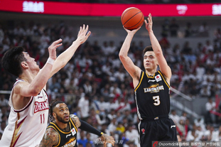 “你不是梅西C罗”！范戴克公开力挺后，萨拉赫仍被狠批（范戴克力挺也挡不住质疑：萨拉赫仍遭痛批，“你又不是梅西C罗”）